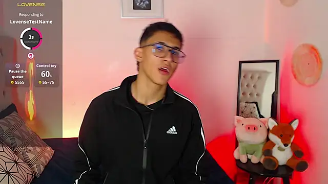 Snapshot of SalvadorFit chatting on November 13, 2025, 7:57 pm SalvadorFit online show from November 13, 2025, 7:57 pm