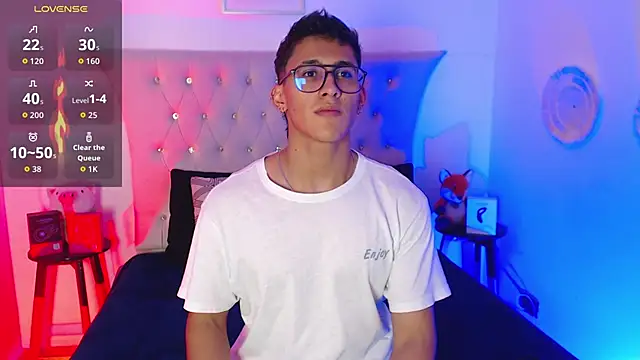 Snapshot of SalvadorFit chatting on November 16, 2025, 8:25 pm SalvadorFit online show from November 16, 2025, 8:25 pm