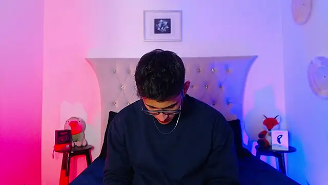 Snapshot of SalvadorFit chatting on November 19, 2025, 8:31 pm SalvadorFit online show from November 19, 2025, 8:31 pm