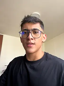 Snapshot of SalvadorFit chatting on November 22, 2025, 8:19 pm SalvadorFit online show from November 22, 2025, 8:19 pm