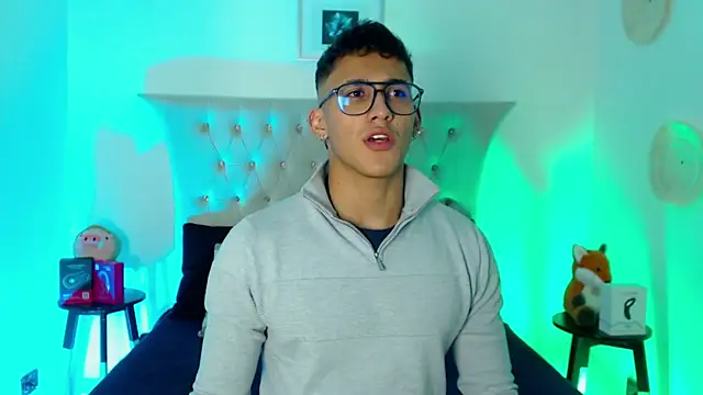 Snapshot of SalvadorFit chatting on November 25, 2025, 8:42 pm SalvadorFit online show from November 25, 2025, 8:42 pm