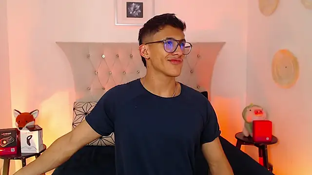 Snapshot of SalvadorFit chatting on December 1, 2025, 8:47 pm SalvadorFit online show from December 1, 2025, 8:47 pm