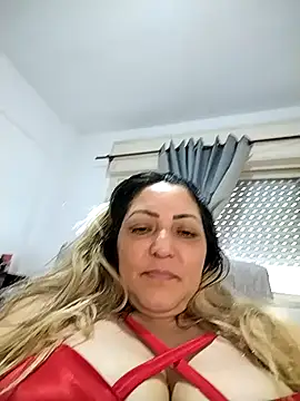 Lunita86 online show from November 5, 2025, 2:28 pm