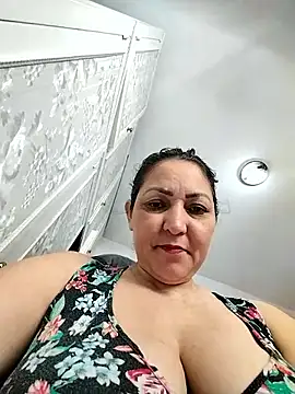 Snapshot of Lunita86 chatting on May 10, 2026, 3:06 pm Lunita86 online show from May 10, 2026, 3:06 pm