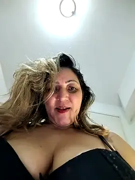 Snapshot of Lunita86 chatting on May 13, 2026, 2:09 am Lunita86 online show from May 13, 2026, 2:09 am