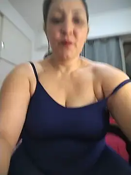 Snapshot of Lunita86 chatting on June 2, 2026, 2:13 am Lunita86 online show from June 2, 2026, 2:13 am