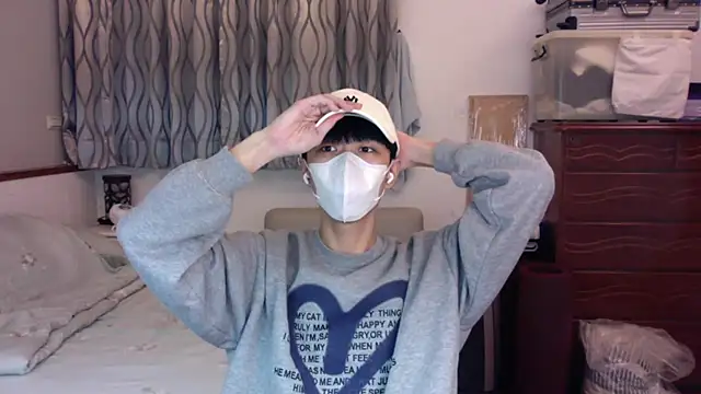 Snapshot of kai101010 chatting on November 18, 2025, 2:43 pm kai101010 online show from November 18, 2025, 2:43 pm