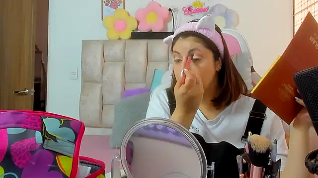 Snapshot of queenalexxa111 chatting on December 18, 2025, 5:41 pm queenalexxa111 online show from December 18, 2025, 5:41 pm