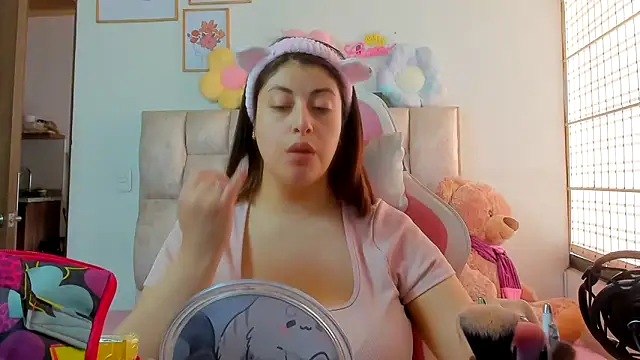 Snapshot of queenalexxa111 chatting on December 19, 2025, 5:09 pm queenalexxa111 online show from December 19, 2025, 5:09 pm