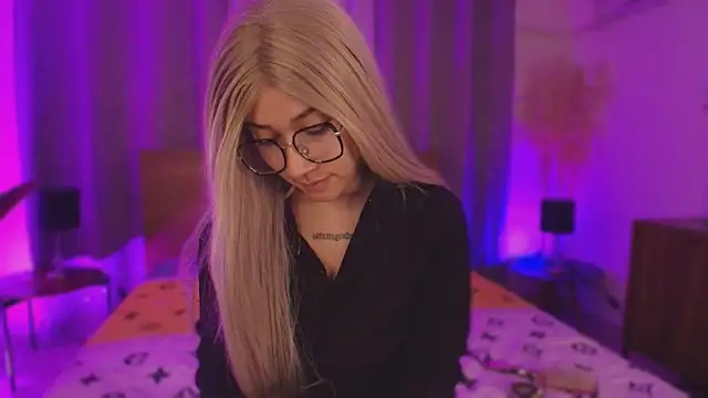 SofiaClarkson online show from October 13, 2025, 5:07 am