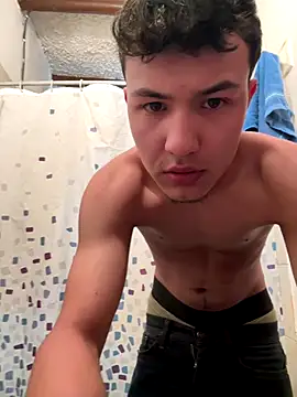 Snapshot of El_awo_ chatting on December 22, 2025, 7:22 pm El awo online show from December 22, 2025, 7:22 pm