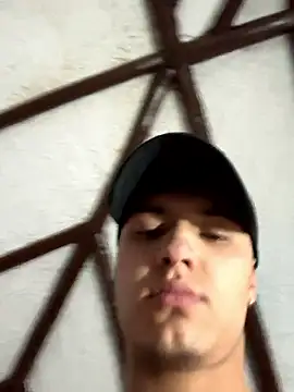 Snapshot of El_awo_ chatting on January 5, 2026, 5:38 pm El awo online show from January 5, 2026, 5:38 pm