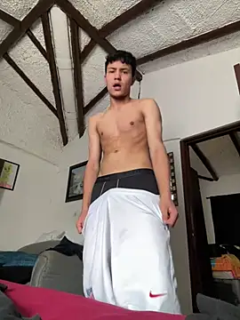 Snapshot of El_awo_ chatting on April 7, 2026, 5:13 pm El awo online show from April 7, 2026, 5:13 pm