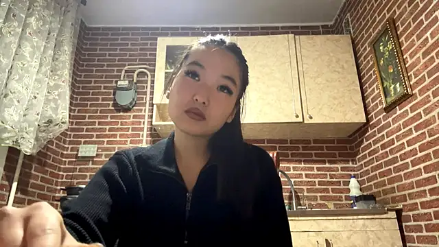 EmmaLeexth online show from November 6, 2025, 12:28 pm