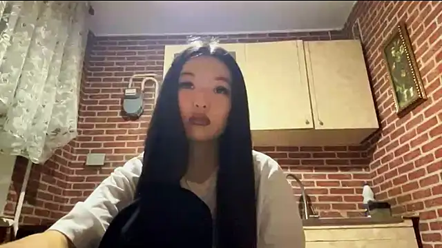 EmmaLeexth online show from November 14, 2025, 1:21 pm