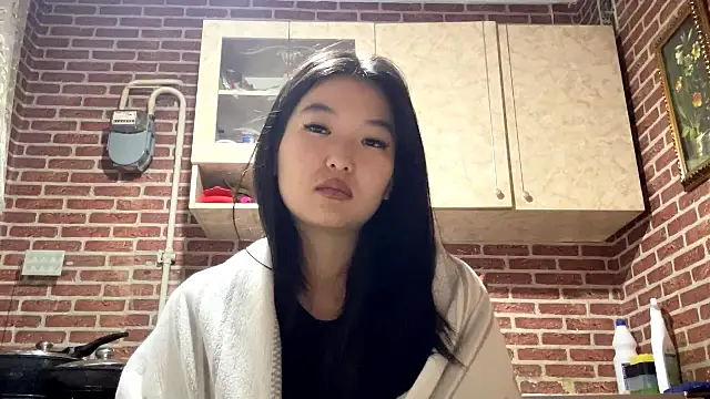 EmmaLeexth online show from February 11, 2026, 2:11 pm