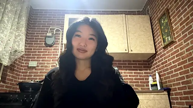 EmmaLeexth online show from February 12, 2026, 2:12 pm