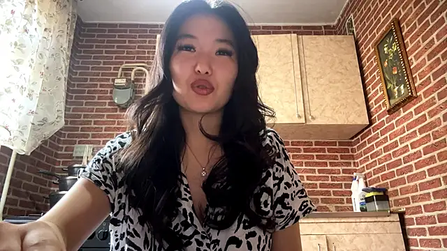 EmmaLeexth online show from March 13, 2026, 10:11 am