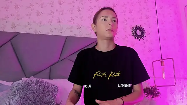 meganandtylerr19 online show from November 18, 2025, 11:47 am