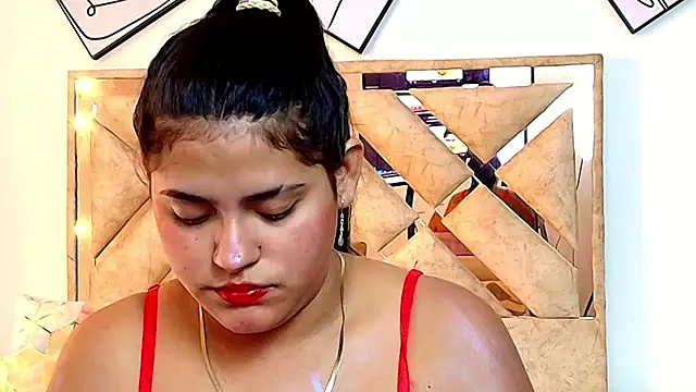 Snapshot of Selenegomezz chatting on November 16, 2025, 9:20 pm Selenegomezz online show from November 16, 2025, 9:20 pm