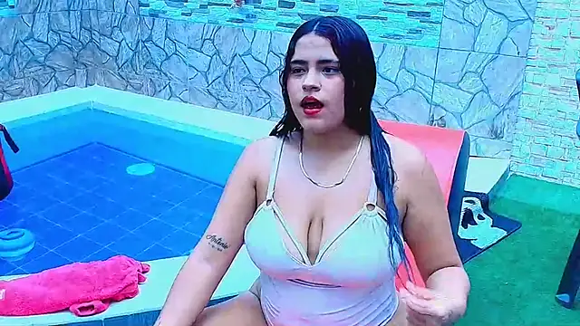 Snapshot of Selenegomezz chatting on December 5, 2025, 7:21 pm Selenegomezz online show from December 5, 2025, 7:21 pm