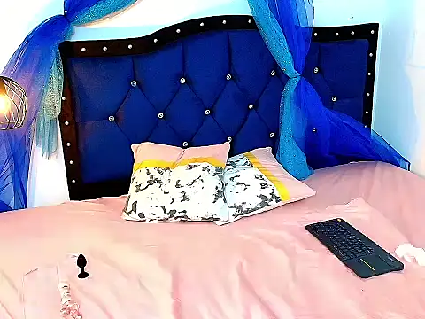 Snapshot of Selenegomezz chatting on December 18, 2025, 8:04 pm Selenegomezz online show from December 18, 2025, 8:04 pm