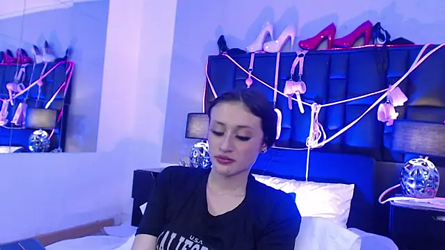 Snapshot of Emily_Swiftt chatting on October 23, 2025, 7:29 am Emily Swiftt online show from October 23, 2025, 7:29 am