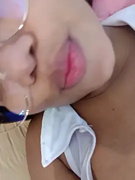 Snapshot of little_onixx chatting on October 3, 2025, 12:13 pm little onixx online show from October 3, 2025, 12:13 pm