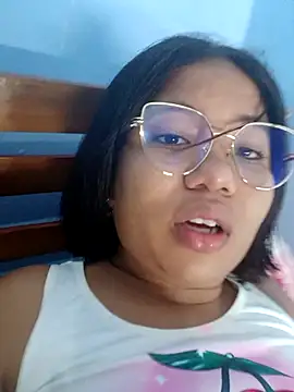 Snapshot of little_onixx chatting on October 15, 2025, 11:54 am little onixx online show from October 15, 2025, 11:54 am