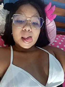 Snapshot of little_onixx chatting on October 17, 2025, 12:08 pm little onixx online show from October 17, 2025, 12:08 pm