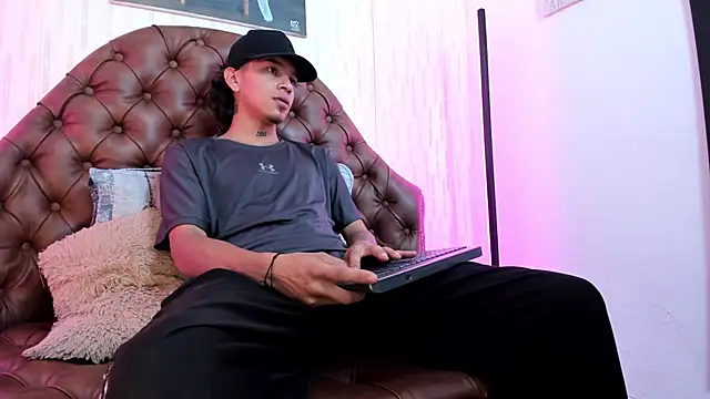 noah blake0 online show from October 22, 2025, 2:45 am