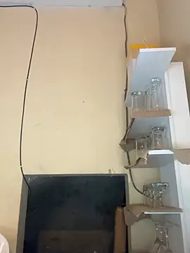 Snapshot of Noamilk chatting on February 4, 2026, 11:42 pm Noamilk online show from February 4, 2026, 11:42 pm