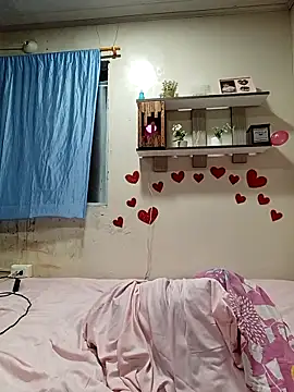 Snapshot of Noamilk chatting on February 12, 2026, 5:35 am Noamilk online show from February 12, 2026, 5:35 am