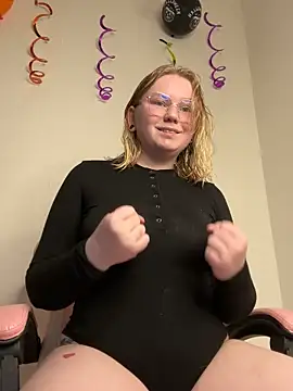 lame cat online show from November 16, 2025, 2:06 am