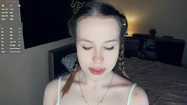 MaliaBourraine online show from December 14, 2025, 7:03 am