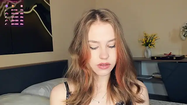 MaliaBourraine online show from April 12, 2026, 7:13 am