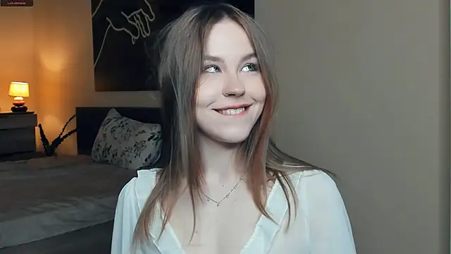 MaliaBourraine online show from May 22, 2026, 7:37 am
