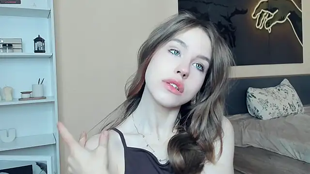 MaliaBourraine online show from May 25, 2026, 7:36 am