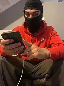 Snapshot of Ryan2205 chatting on October 4, 2025, 9:07 am Ryan2205 online show from October 4, 2025, 9:07 am