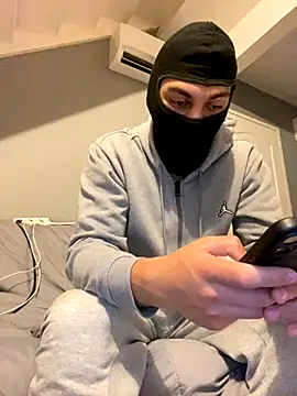 Snapshot of Ryan2205 chatting on November 10, 2025, 11:09 am Ryan2205 online show from November 10, 2025, 11:09 am