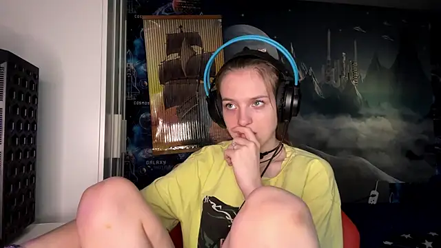 Snapshot of Elira_Breeze chatting on November 2, 2025, 12:18 pm Elira Breeze online show from November 2, 2025, 12:18 pm