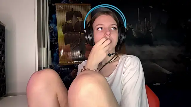 Elira Breeze online show from November 14, 2025, 12:26 pm