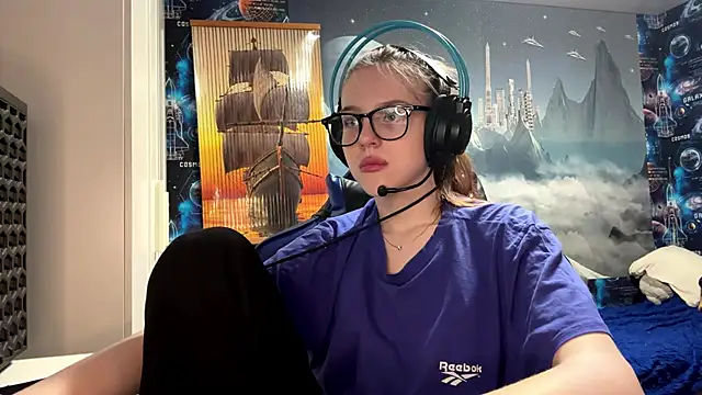Elira Breeze online show from June 29, 2026, 1:22 pm