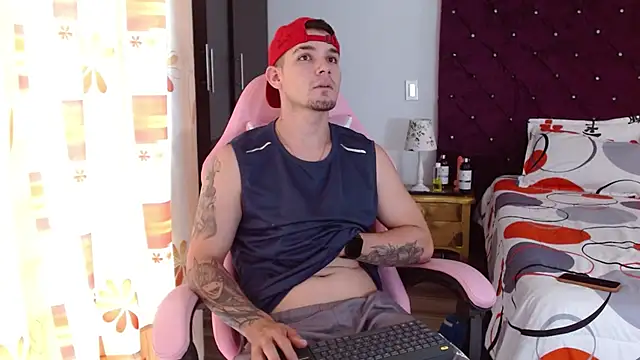 BooyHott  online show from October 26, 2025, 6:25 pm