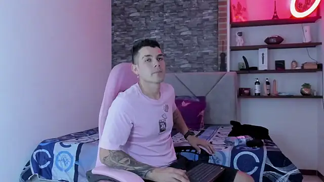 BooyHott  online show from January 7, 2026, 7:27 pm