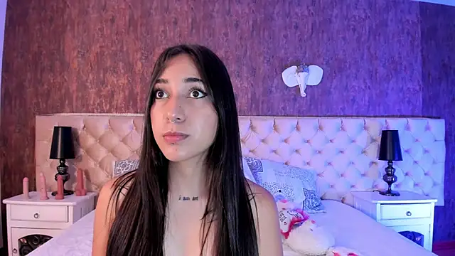 LiaaTurner online show from October 6, 2025, 8:50 pm