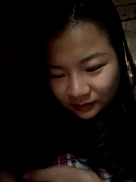 Snapshot of emiu_xinh03 chatting on October 7, 2025, 4:31 am emiu xinh03 online show from October 7, 2025, 4:31 am