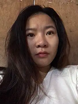 Snapshot of emiu_xinh03 chatting on October 23, 2025, 12:32 am emiu xinh03 online show from October 23, 2025, 12:32 am
