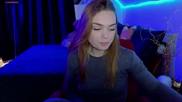 KitsyMoore online show from November 22, 2025, 1:10 pm