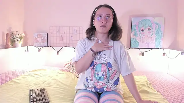 Snapshot of Kitty_NaNa chatting on November 19, 2025, 2:28 pm Kitty NaNa online show from November 19, 2025, 2:28 pm